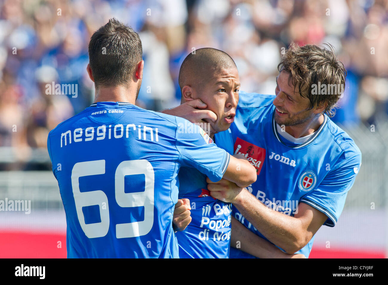 Riccardo Meggiorini, Takayuki Morimoto, Massimo Paci (Novara) spielen, während die italienische "Serie A" match zwischen Novara 3-3 Catania Stockfoto