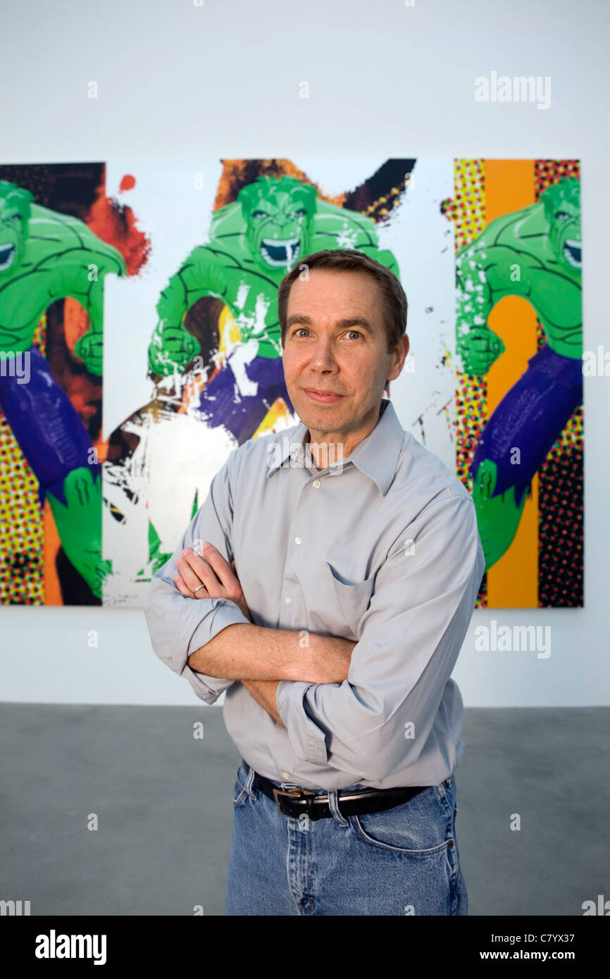 Jeff Koons neben eines seiner Werke. Stockfoto