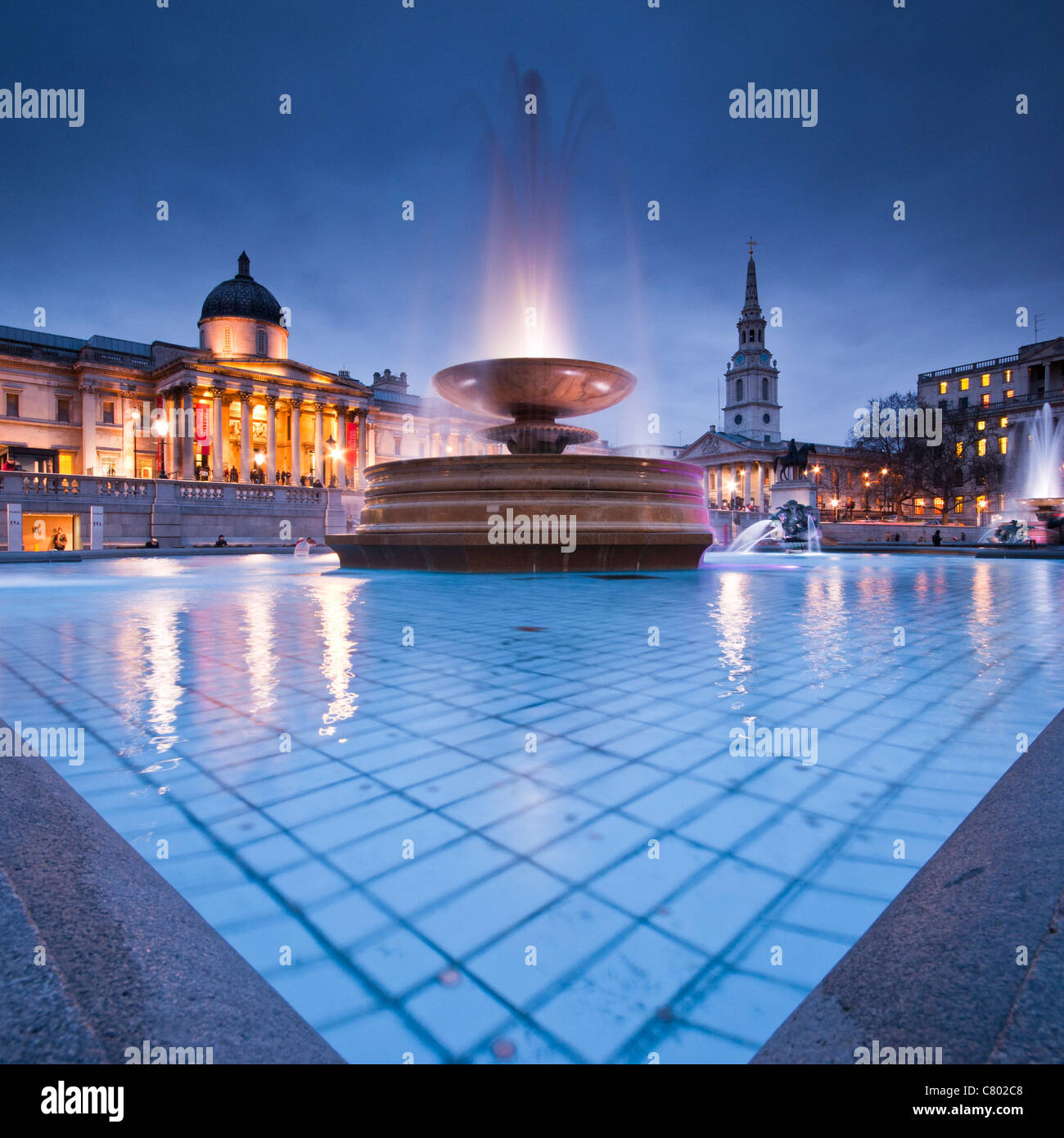 Trafalgar Square am Abend, London, UK Stockfoto