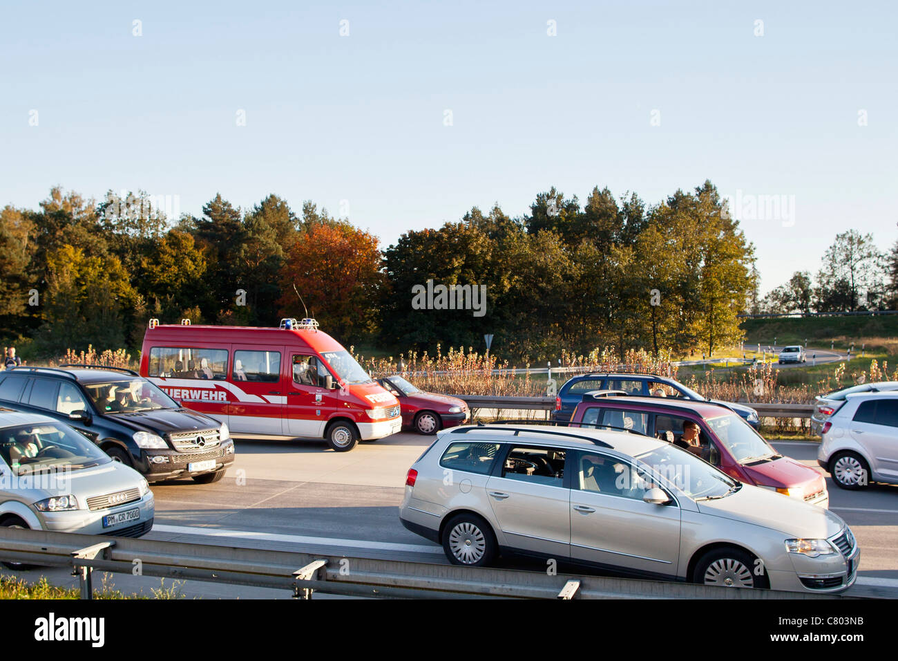 Stau wegen eine vollständige Schließung einer Autobahn nach einem schweren Unfall - Deutschland, 2. Oktober 2011 Stockfoto