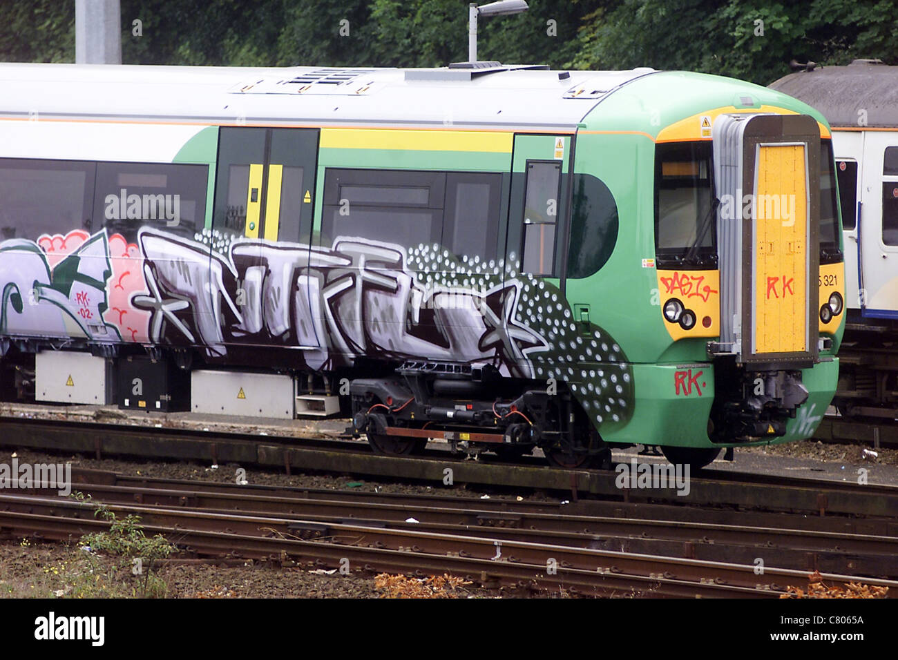 Das neue Electrostar Rollmaterial für South Central wurde bereits von Graffiti-Künstlern nördlich Bahnhof von Brighton angegriffen Stockfoto