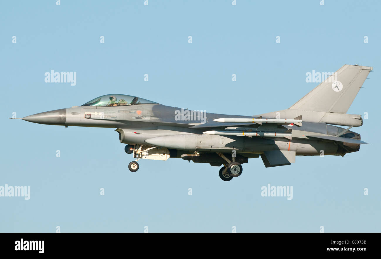 Seitenansicht eines niederländischen f-16 Flugzeugen. Stockfoto