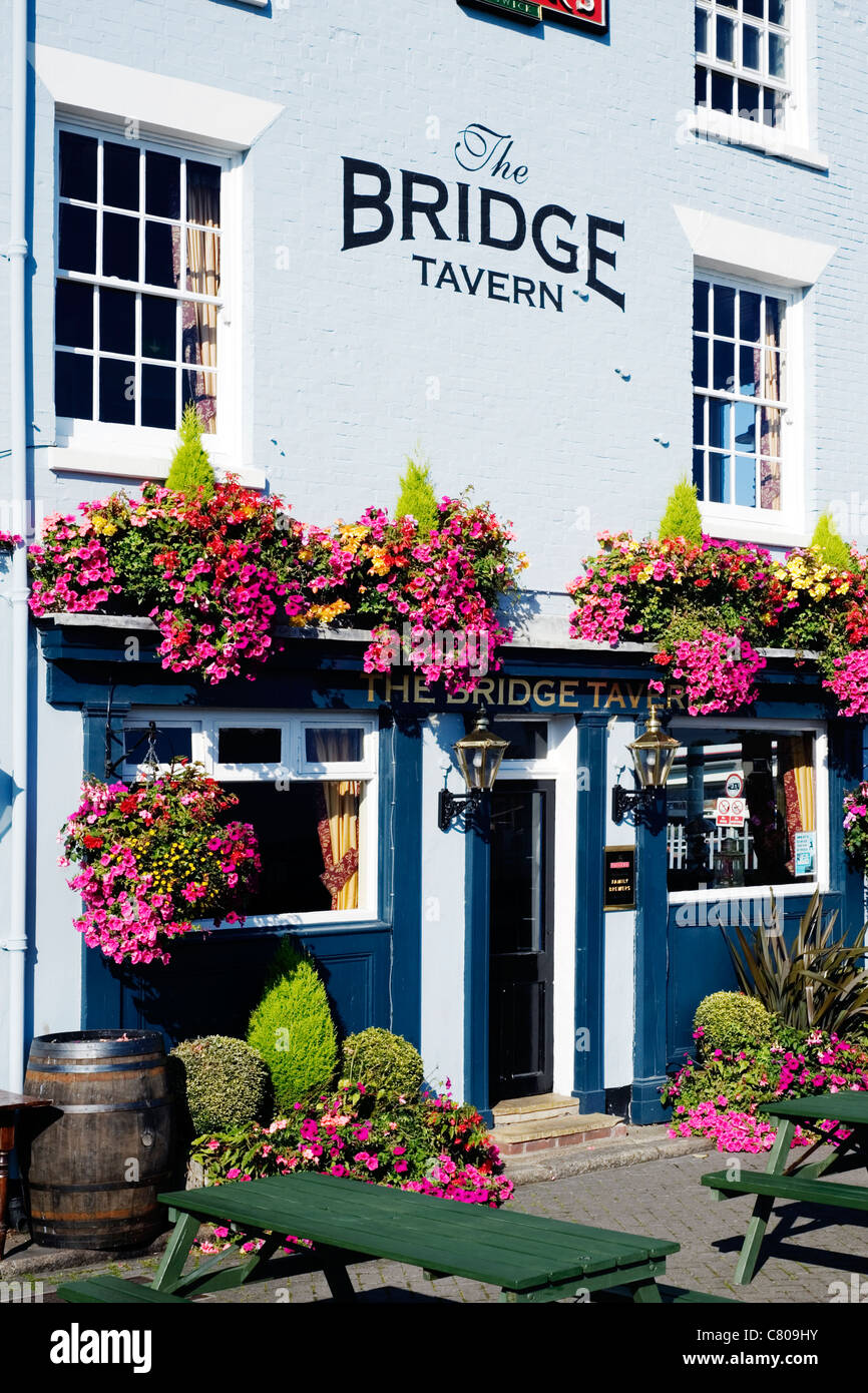 traditionelle Gastwirtschaft der Brücke-Taverne im alten Portsmouth England uk Stockfoto