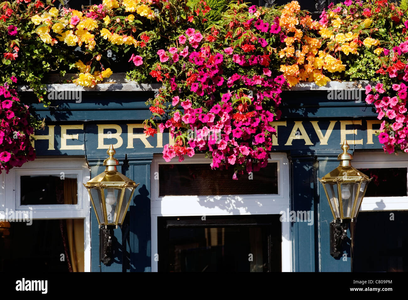 traditionelle Gastwirtschaft der Brücke-Taverne im alten Portsmouth England uk Stockfoto
