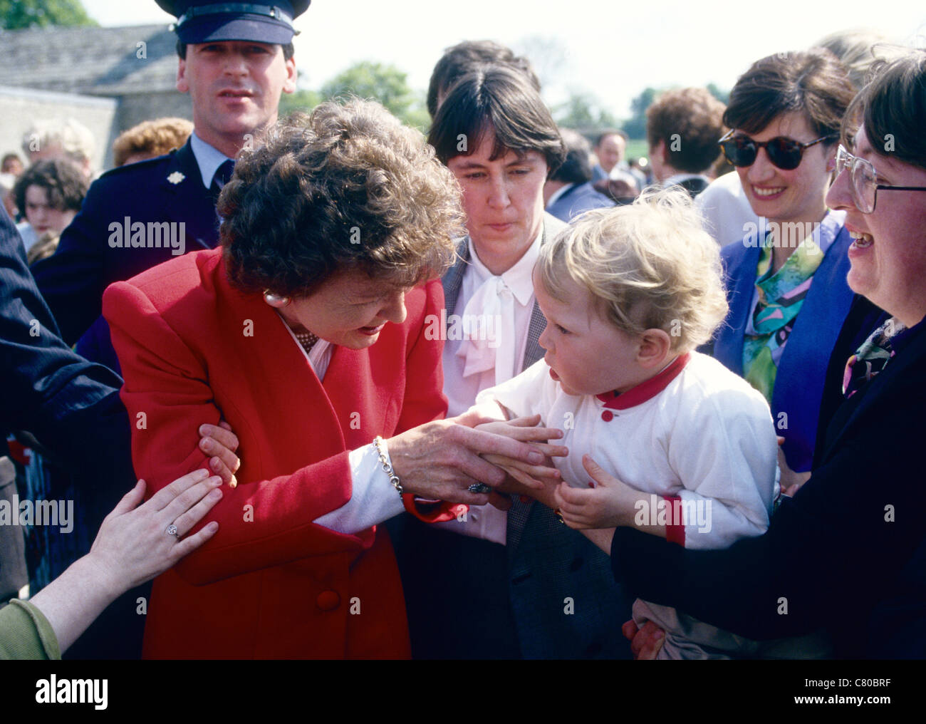 Präsident mit blonden Kind bei der Eröffnung des Museums irischen Hungersnot Stockfoto