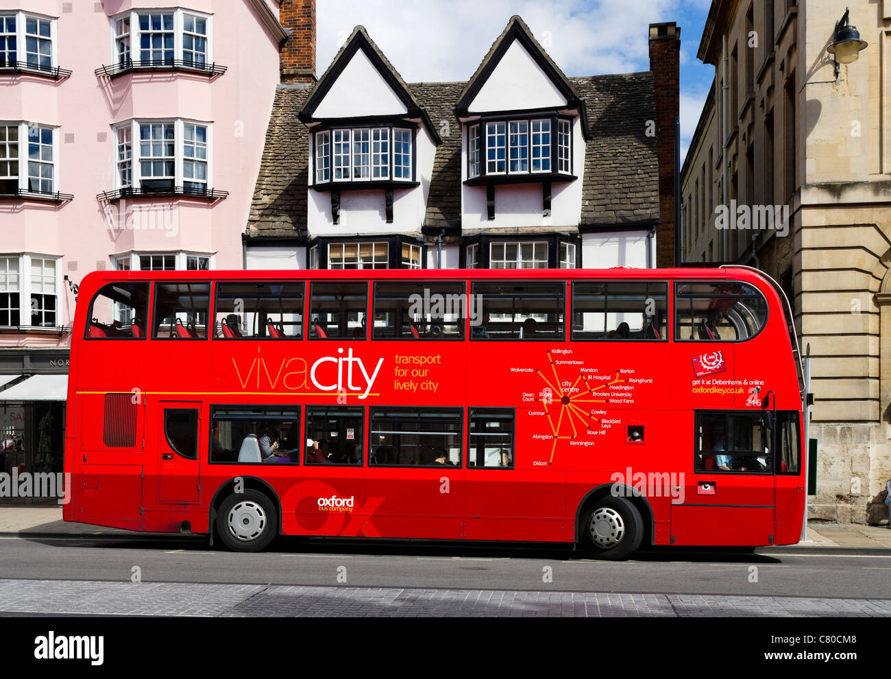 Viva-Stadtbus auf der High Street in Oxford, Oxfordshire, England, UK Stockfoto