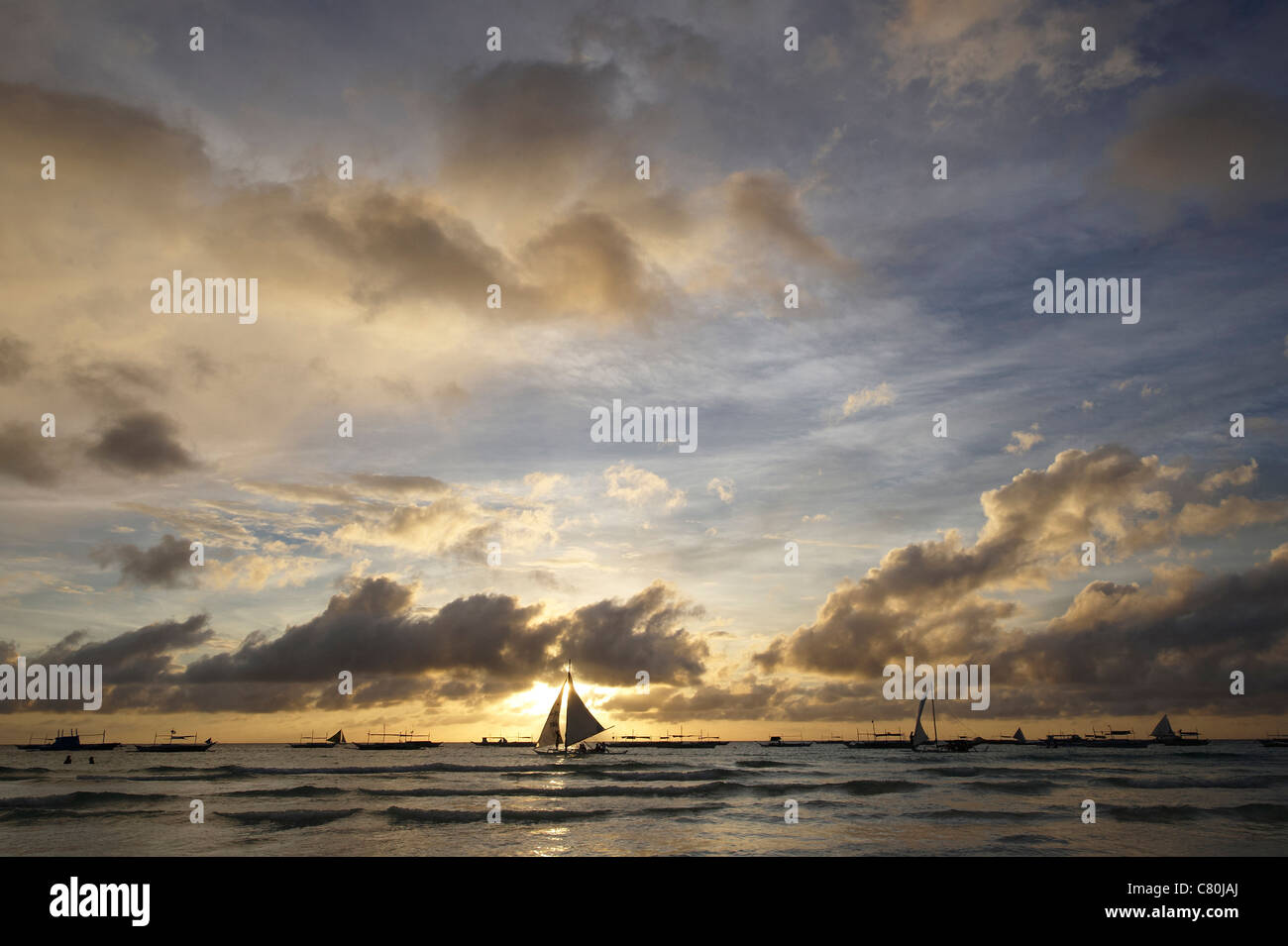 Philippinen Boracay Island, am Strand bei Sonnenuntergang Stockfoto