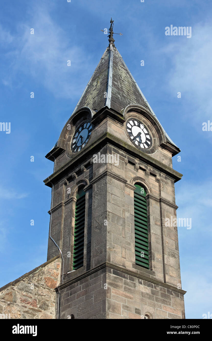 Glockenturm der Pfarrkirche Rothes (Church Of Scotland) und Uhr Stockfoto