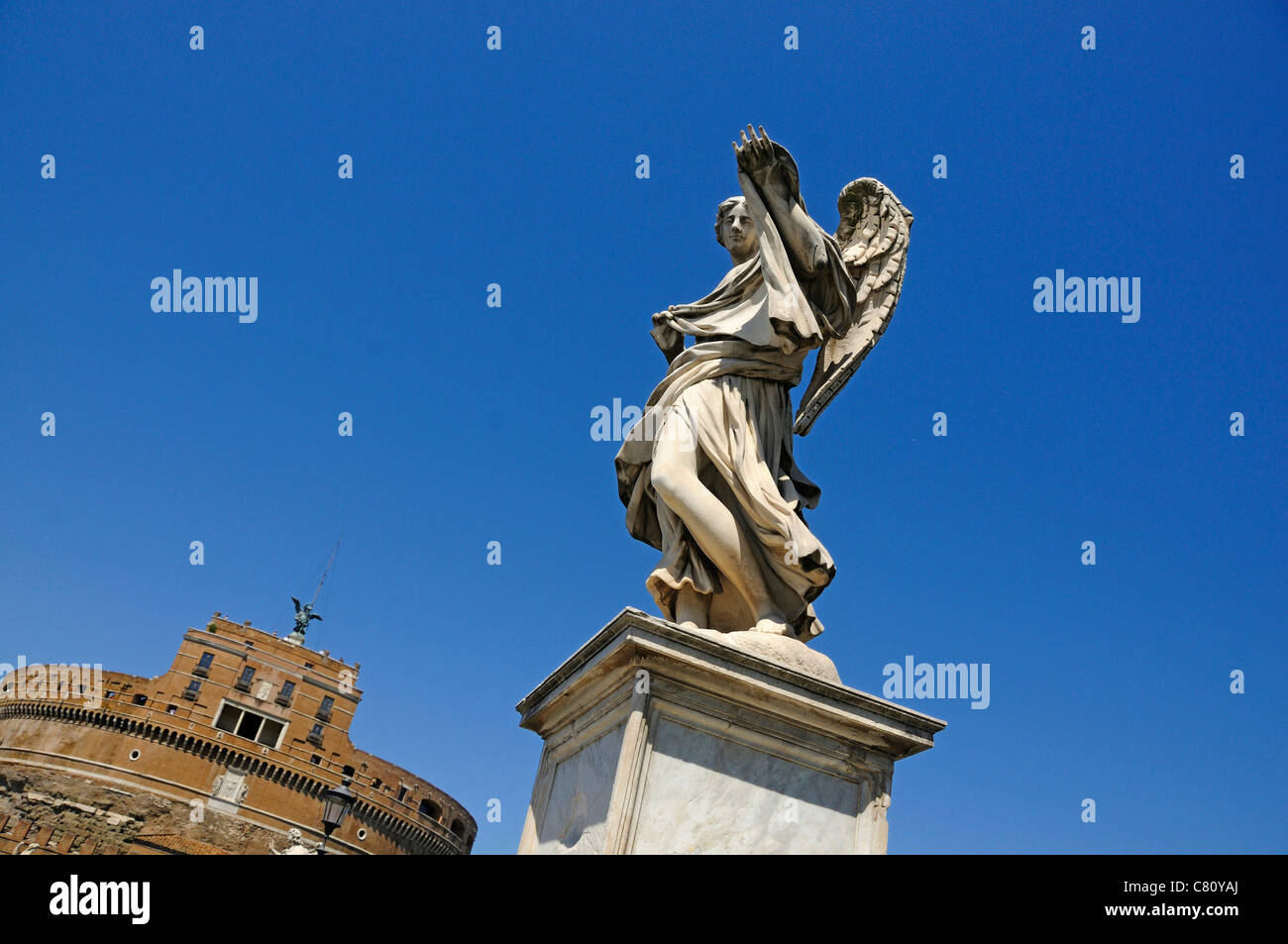 Bernini-Statue auf der Ponte Sant Angelo, Fluss Tiber, Rom, Italien Stockfoto