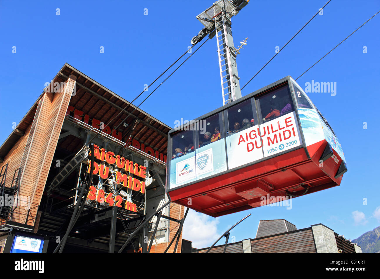 Seilbahn auf die Aiguille du Midi über Chamonix-Mont-Blanc, Haute-Savoie in der Region Rhône-Alpes Region Süd-Ost-Frankreich. Stockfoto