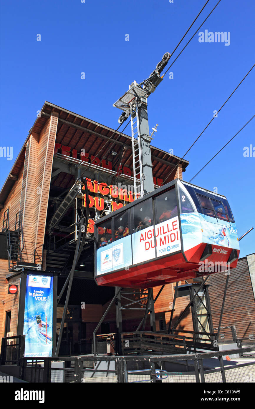 Seilbahn auf die Aiguille du Midi über Chamonix-Mont-Blanc, Haute-Savoie in der Region Rhône-Alpes Region Süd-Ost-Frankreich. Stockfoto