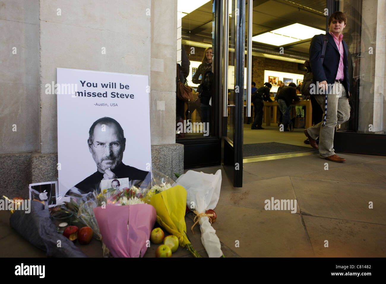 Provisorische Schrein Zu Apples Steve Jobs Am Morgen Nach Seinem