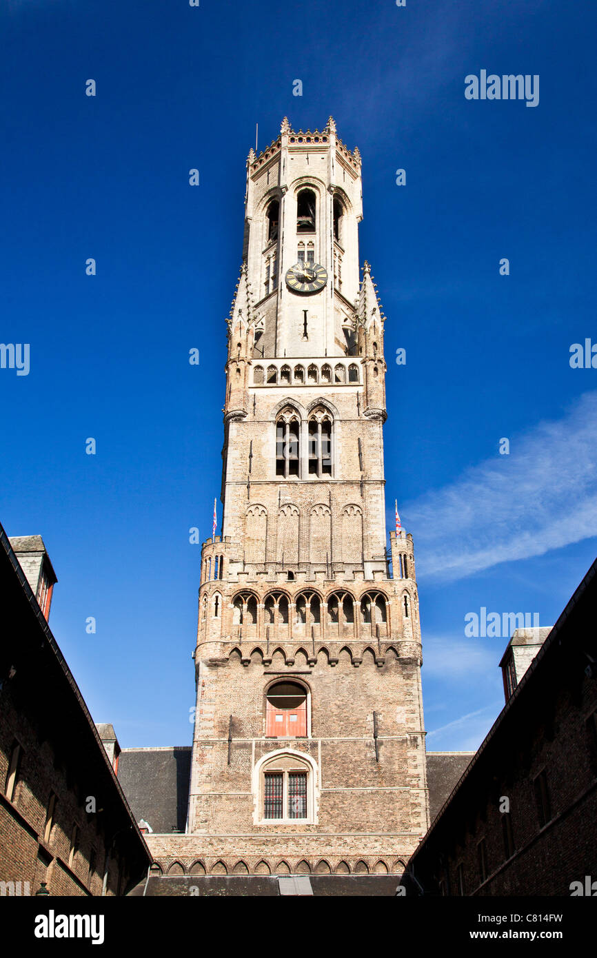 Die berühmte mittelalterliche Belfried oder Belfort in der Grote Markt oder Marktplatz, Brügge (Brugge) Belgien Stockfoto