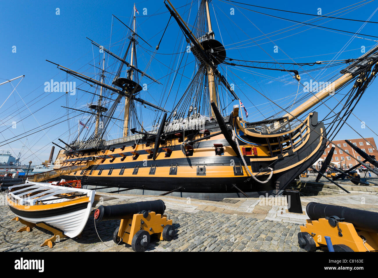 Admiral Lord Nelsons Flaggschiff HMS Victory in Portsmouth Historic Dockyard, Portsmouth, Hampshire, England, UK Stockfoto