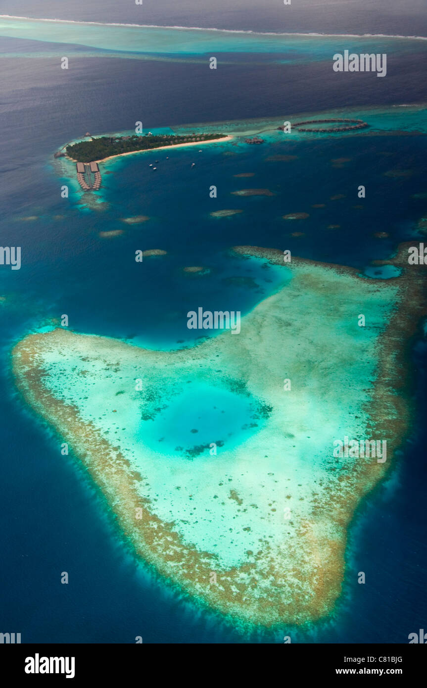 Luftaufnahme der Malediven-Inseln, Strände, tropischen Insel, Paradies, Urlaub, Abenteuer, blaues Wasser, klares Wasser, Ozean, Meer, Stockfoto