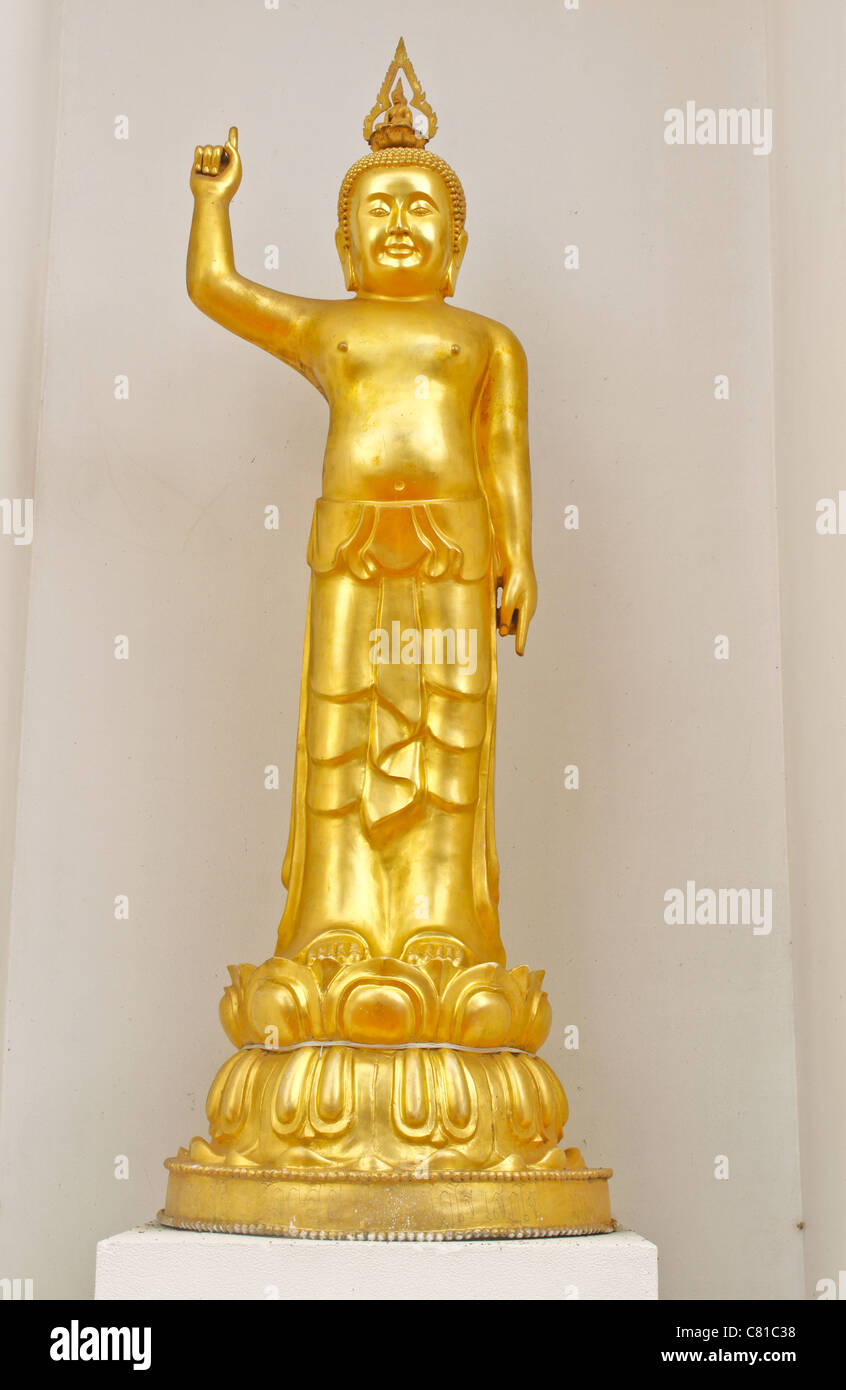 Thai Buddha goldene Statue. Buddha-Statue in Thailand Stockfoto