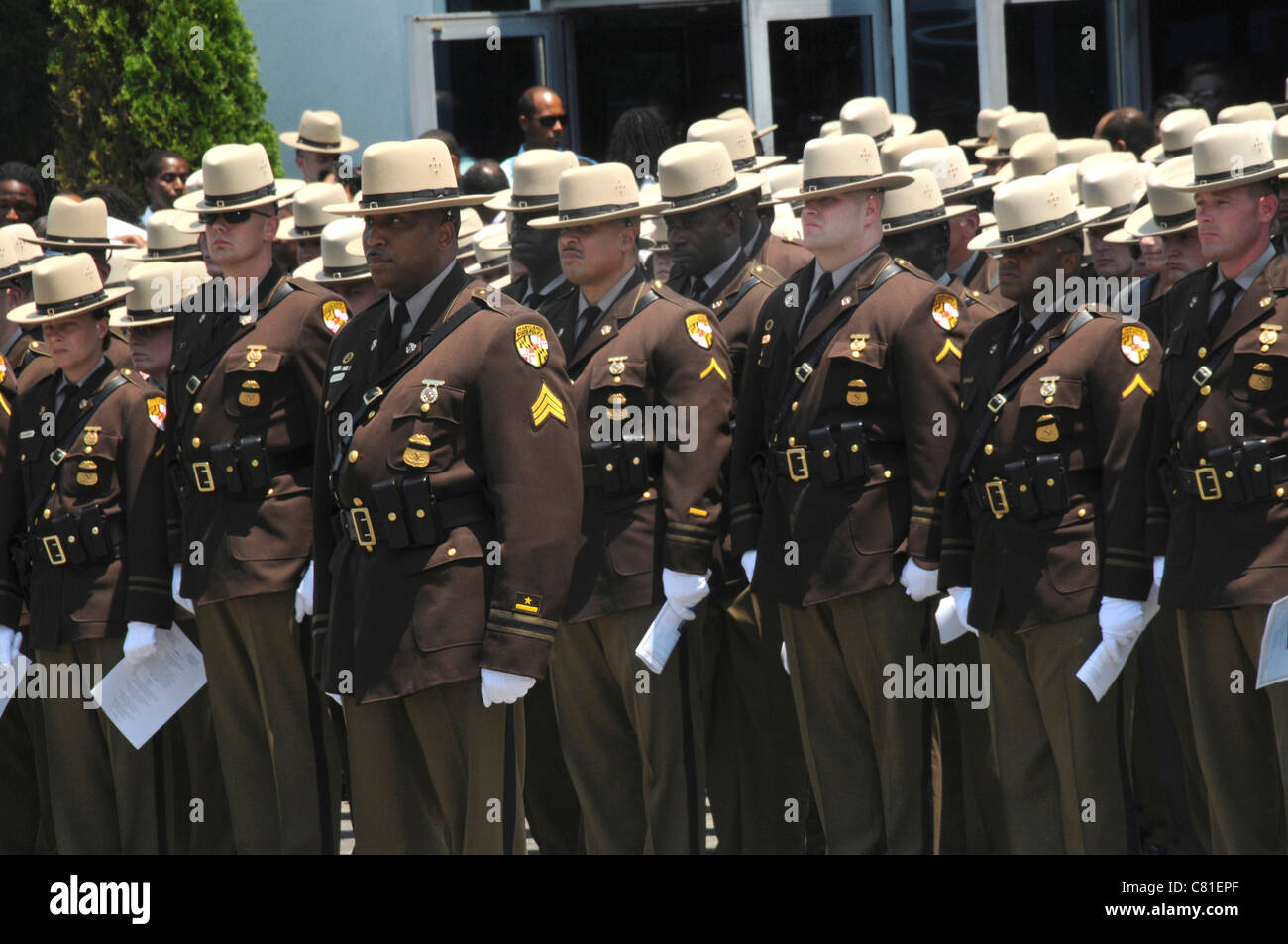 Maryland State Troopers stehen stramm bei der Beerdigung für einen Maryland State Trooper, die bei der Ausübung ihrer Pflicht ums Leben kam Stockfoto