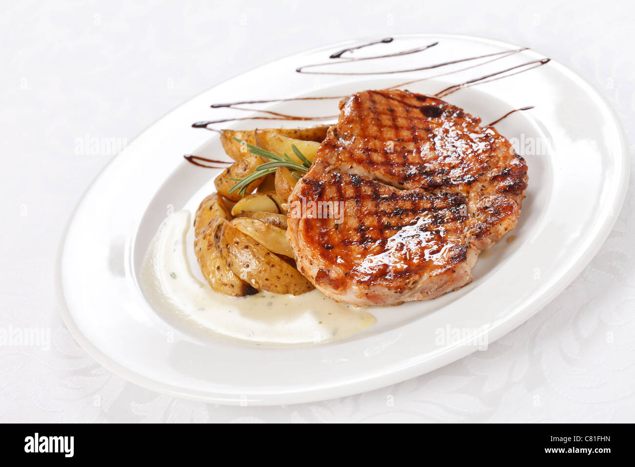 Gegrilltes Steak mit Kartoffeln Stockfoto