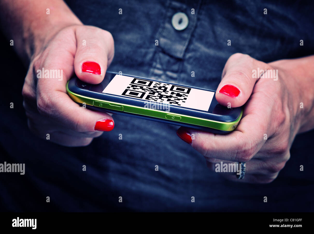 Detail der Smarphone mit qr-code Stockfoto