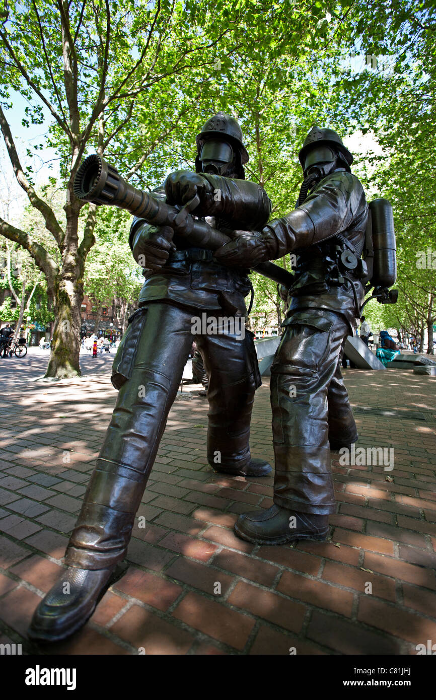 Denkmal der gefallenen Firefighter´s (Künstler: Hai Ying Wu) Pioneer Square. Seattle. USA Stockfoto