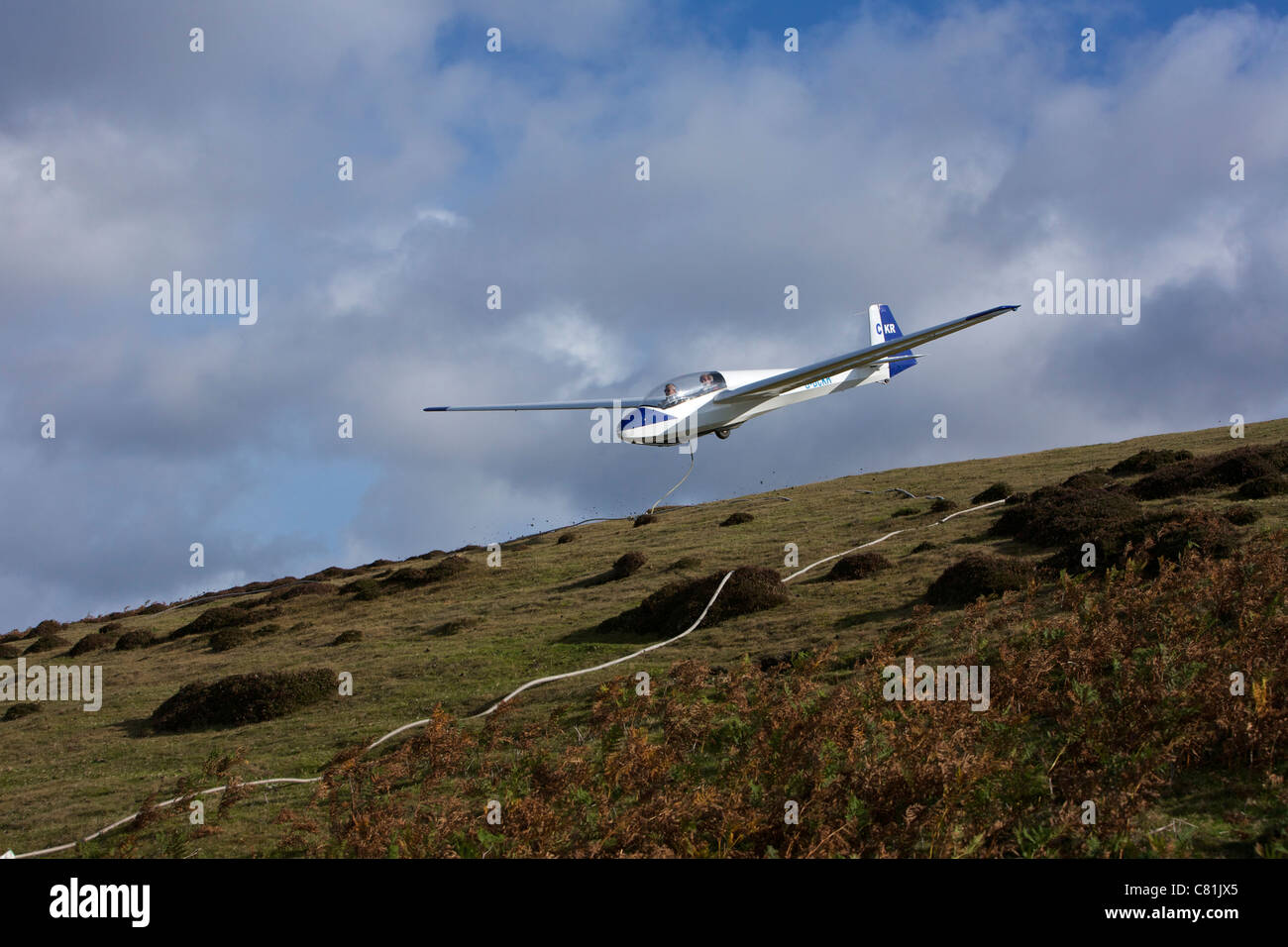 Sailplane-als bungy ins Leben gerufen, an der langen Mynd Kirche Stretton Shropshire England UK Stockfoto