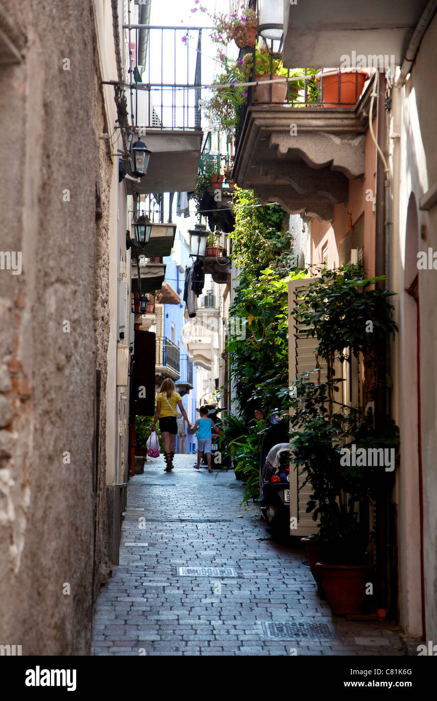 Gasse in der Stadt Lipari Eolie, Äolischen Inseln, Sizilien, Sicilia, Italien Stockfoto