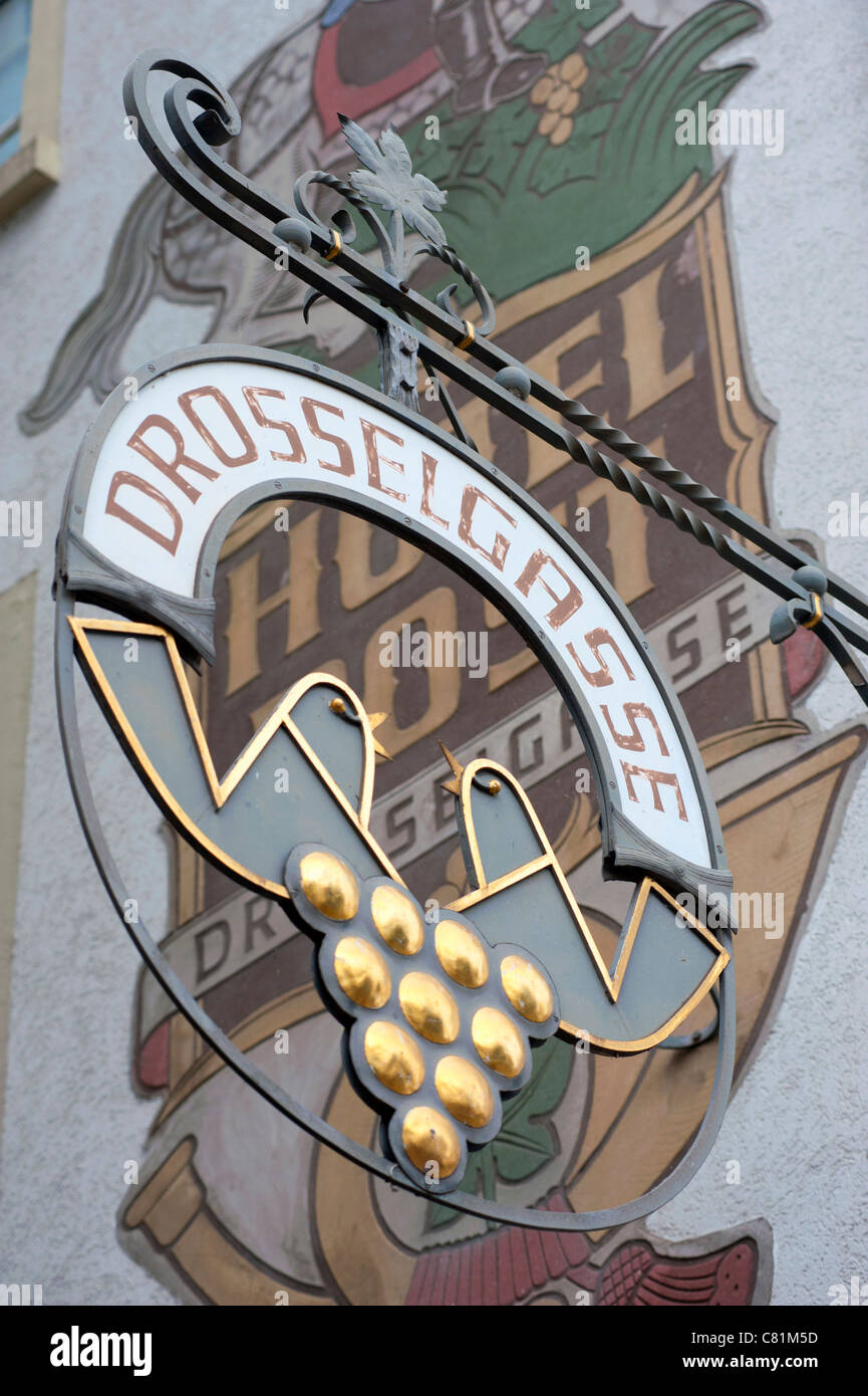 Berühmte touristische Drosselgasse Straße im beliebten Stadt Rüdesheim am Rhein in Deutschland Stockfoto