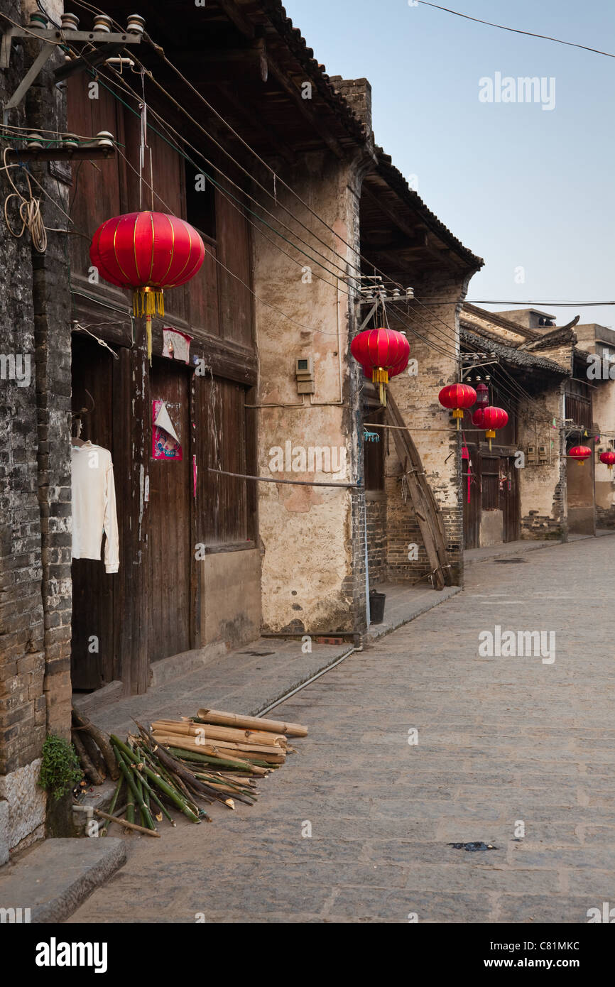 Alte Straßen von Xingping sind gesäumt von historischen Gebäuden der Qing und Ming-Dynastie. Stockfoto