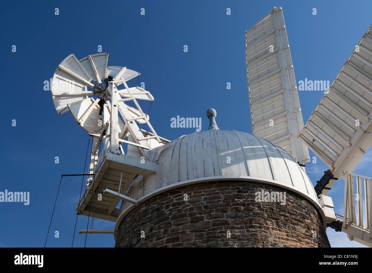 Windmühle Vane und Segel aus Heage Windmühle, Derbyshire, England, die nur arbeiten 6 Segel-Windmühle im Vereinigten Königreich zu Stein. Stockfoto