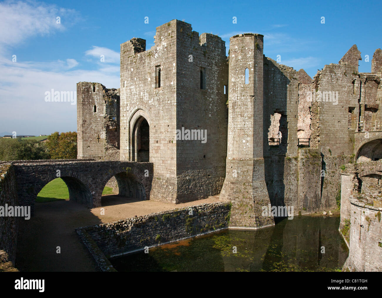 Süden oder Green Gate von Raglan Castle in der Nähe von Monmouth South Wales Stockfoto