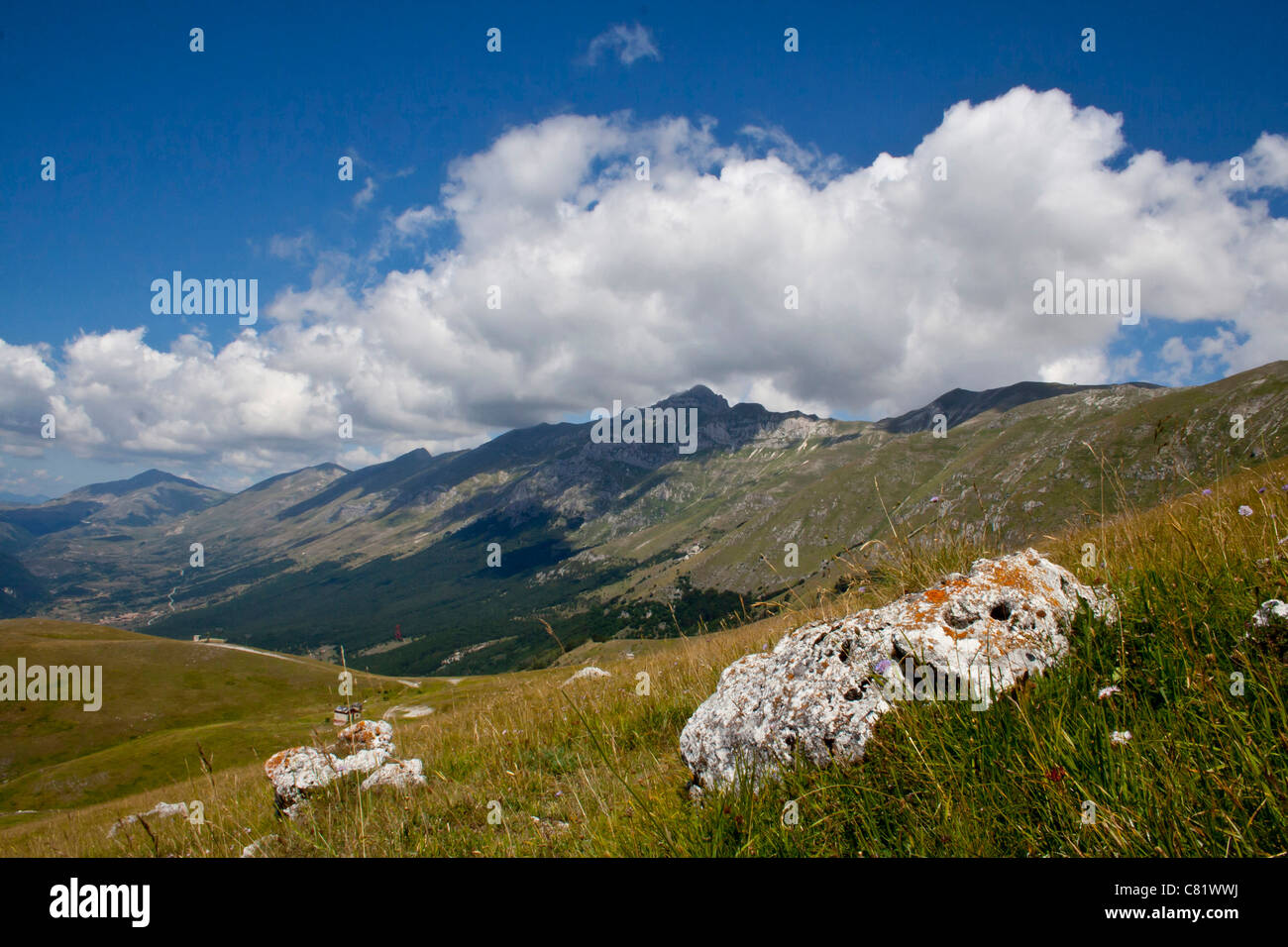 Eine Ansicht des Gran Sasso d ' Italia im Sommer Stockfoto