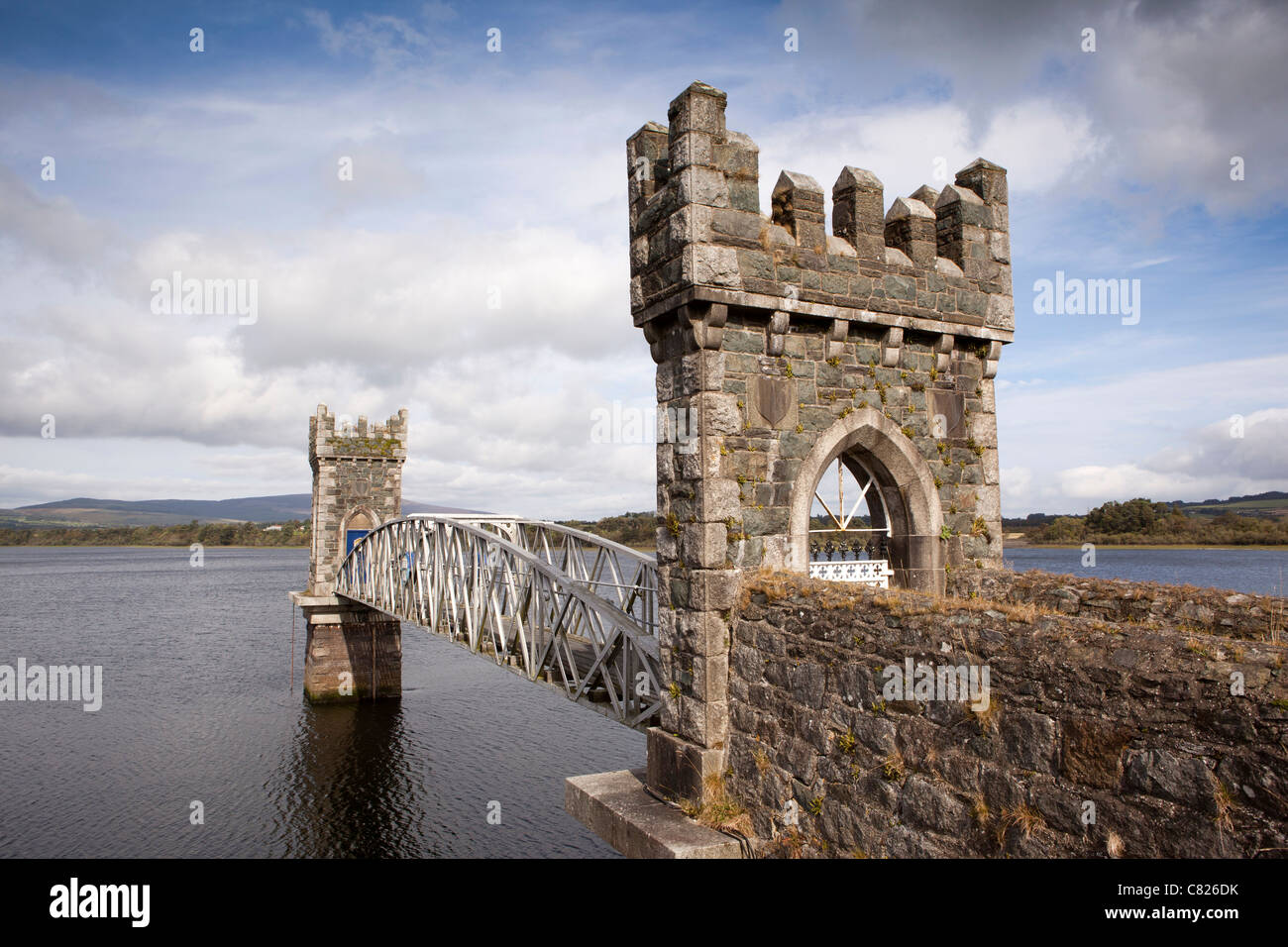 Irland, Co. Wicklow, Rundholz, Vartry Reservoir, Schloss wie Struktur Stockfoto