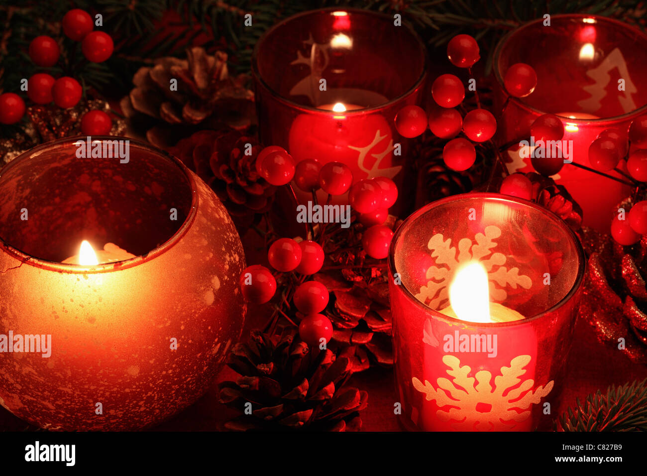 Weihnachtskerzen -Fotos und -Bildmaterial in hoher Auflösung – Alamy