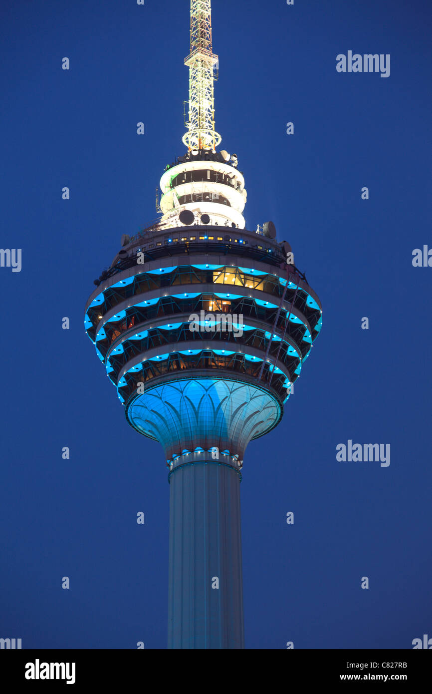 KL Tower bei Nacht, Kuala Lumpur, Malaysia Stockfoto