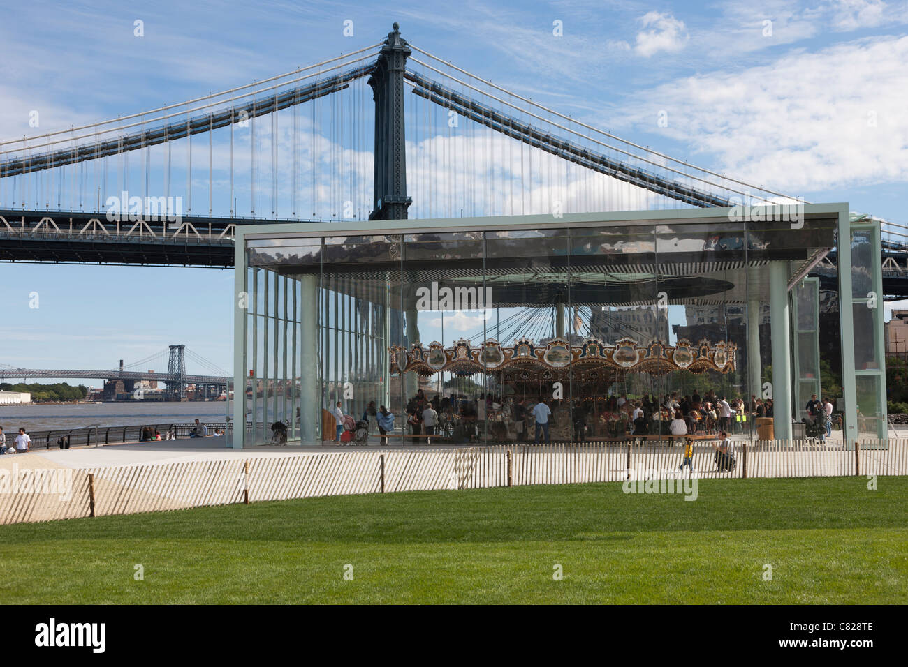 Die historischen Jane Karussell im Brooklyn Bridge Park in der Nähe von Manhattan Bridge in New York City. Stockfoto