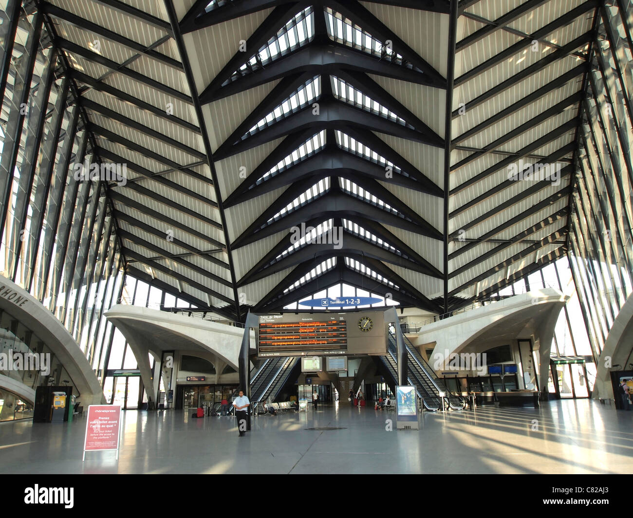 Gare TGV Satolas, Satolas Bahnhof mit Durchgang zum Flughafen St. Excupery, Lyon, Frankreich Stockfoto