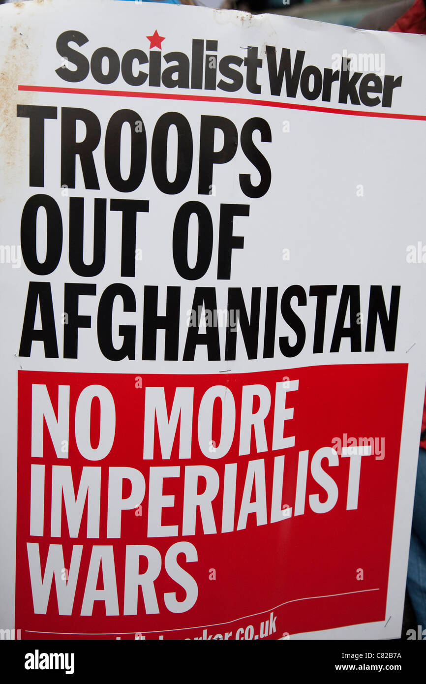 Protest im Zentrum von London anlässlich 10 Jahre des Konflikts in Afghanistan durch das aufhören der Kriegskoalition organisiert. Stockfoto