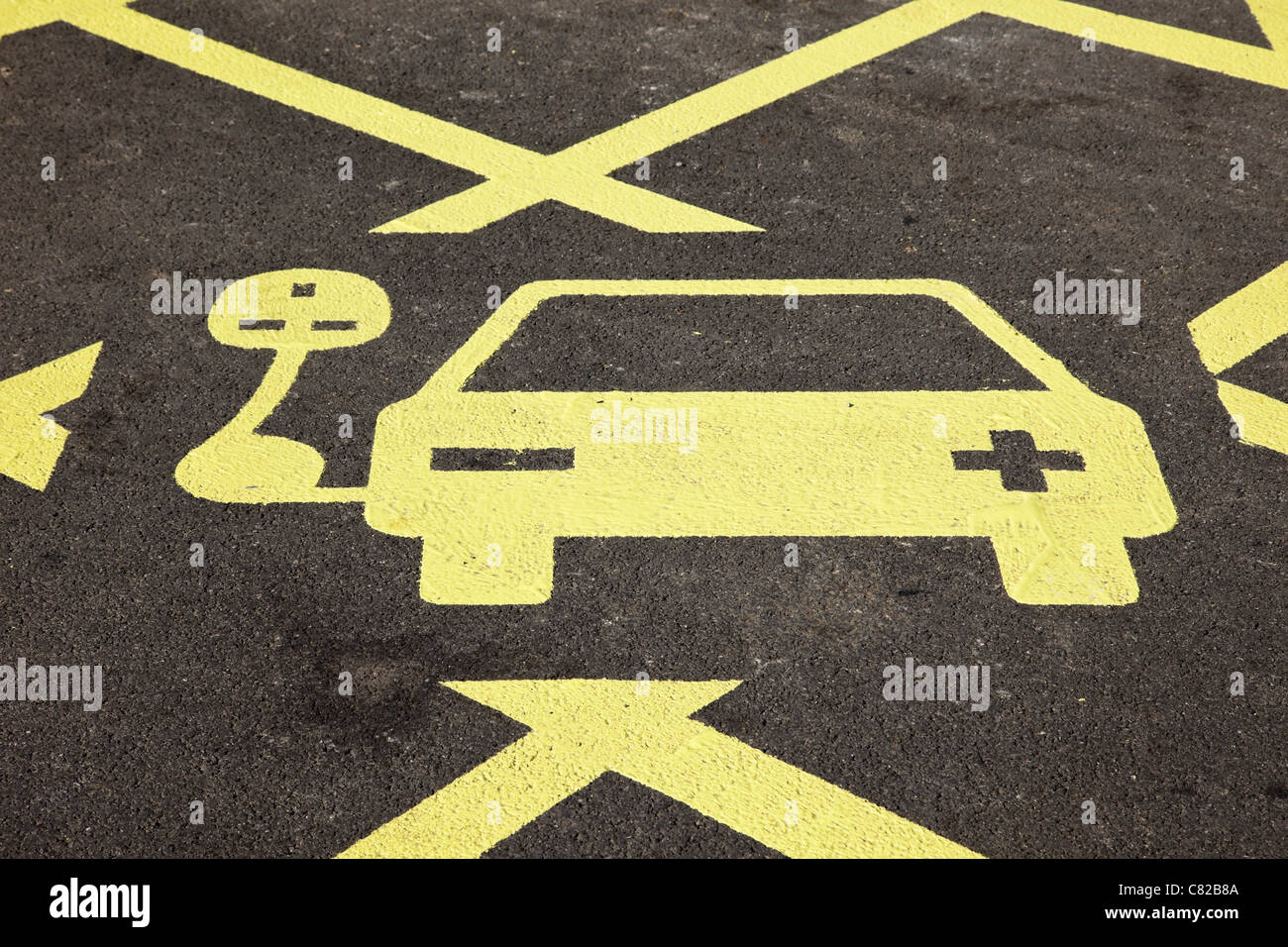 Ecotricity freie elektrische Aufladepunkt Zeichen für Aufladen elektrischen batteriebetriebenen Fahrzeugen in einer Autobahnraststätte. England Großbritannien Großbritannien Stockfoto
