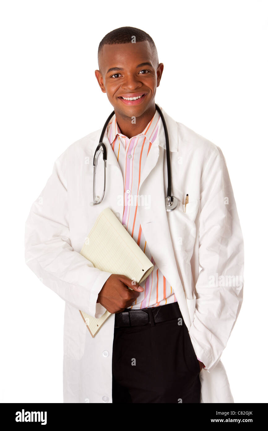 Glücklich hübscher Arzt Arzt Patientenakte Dossier Notizblock mit Stethoskop, isoliert. Stockfoto