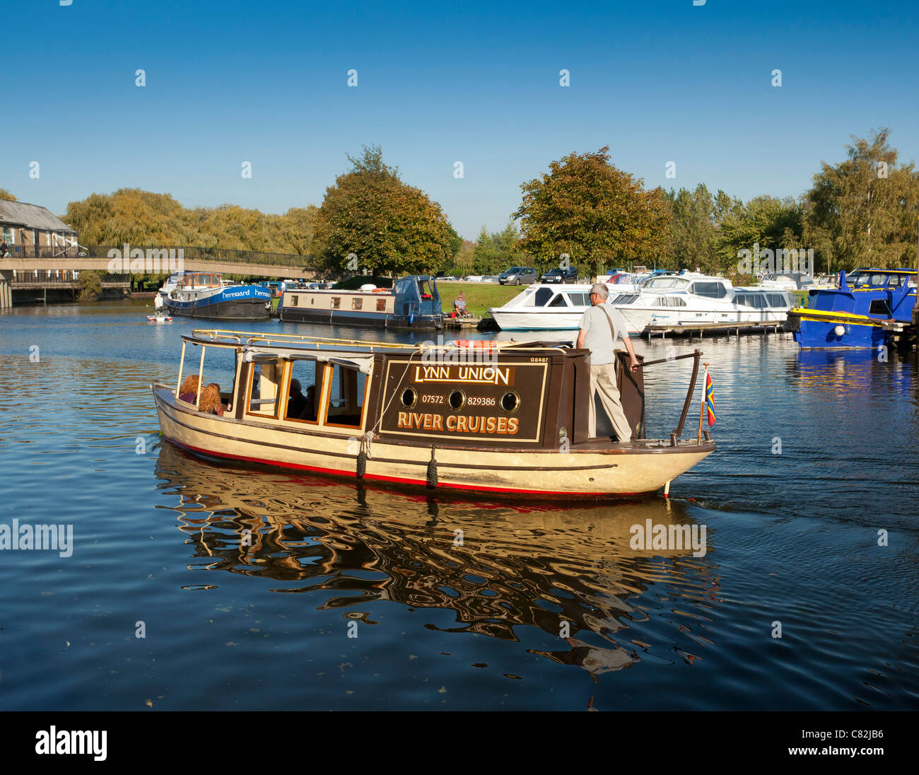 Boot auf dem Fluss Ouse in Ely, Cambridgeshire, Großbritannien Stockfoto