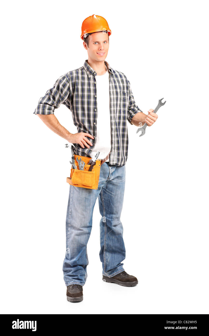 In voller Länge Portrait von ein selbstbewusst und lächelnder Handwerker mit einem Schraubenschlüssel Stockfoto