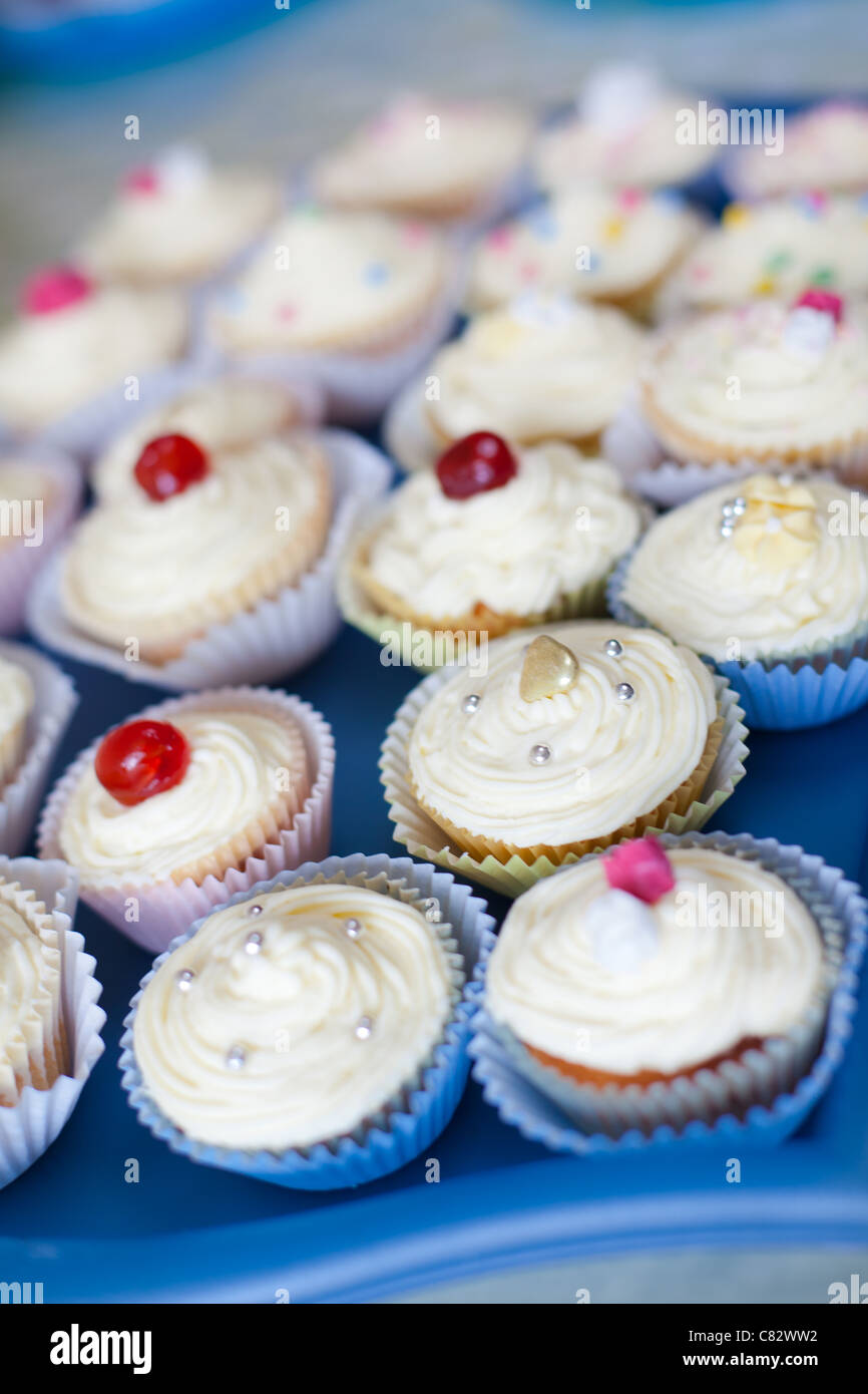 Ein Teller voller Märchen und cupcakes Stockfoto