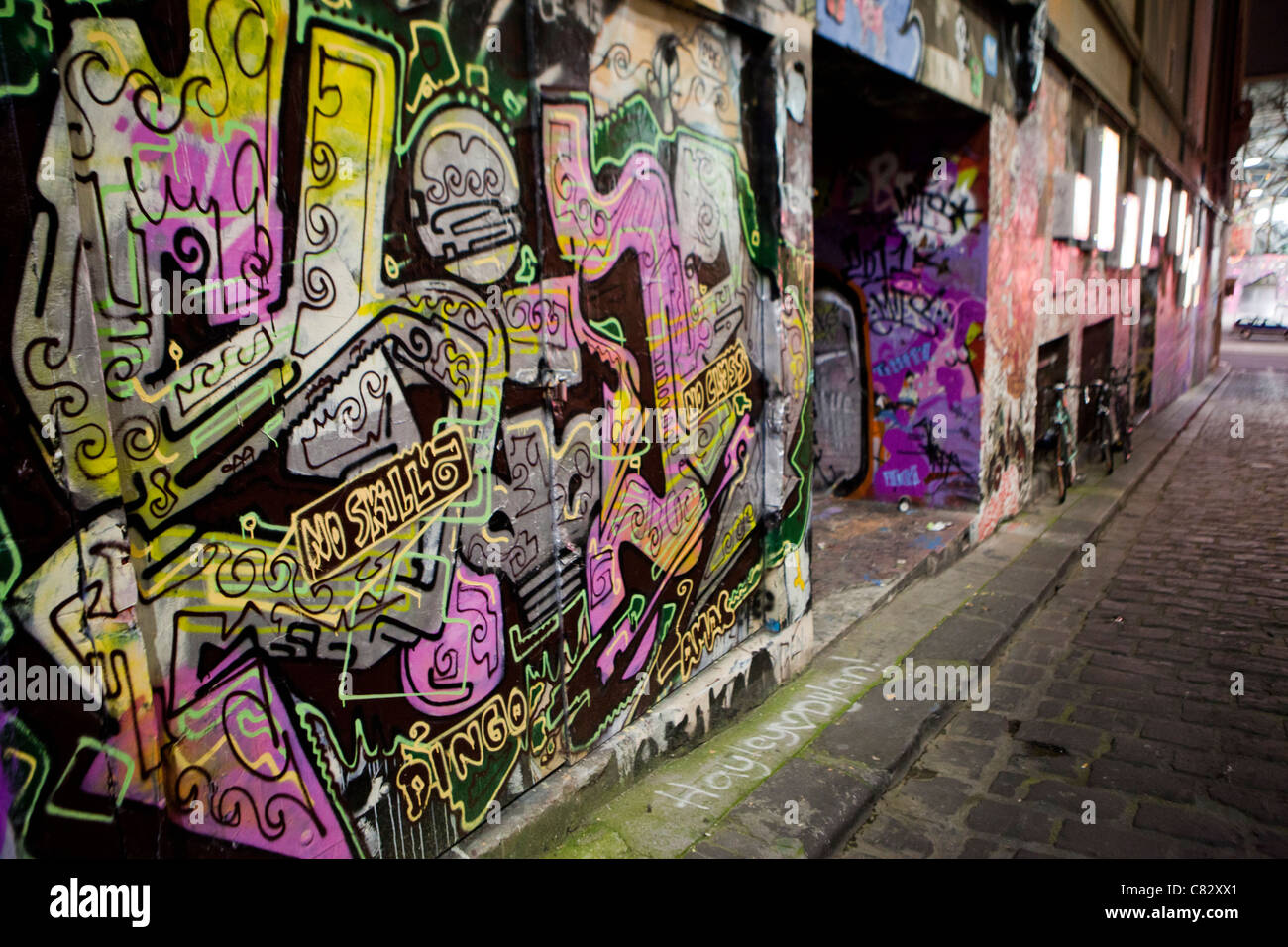 Graffiti deckt diese Straßen in mehr einer modernen Kunstform eher dann ein Zeichen von Vandalismus in Melbourne, Australien. Stockfoto