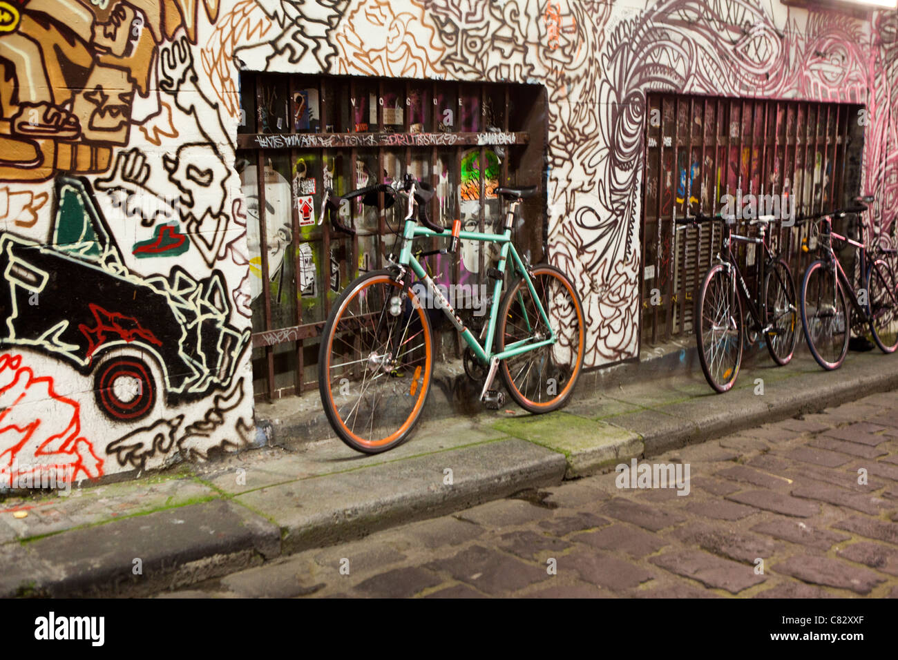 Graffiti deckt diese Straßen in mehr einer modernen Kunstform eher dann ein Zeichen von Vandalismus in Melbourne, Australien. Stockfoto