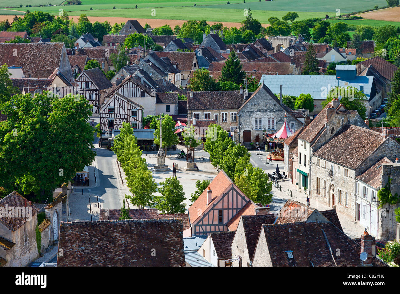 Frankreich, Seine et Marne, Provins, aufgeführt als Weltkulturerbe der UNESCO, erhöhte Ansicht der Häuser Stockfoto