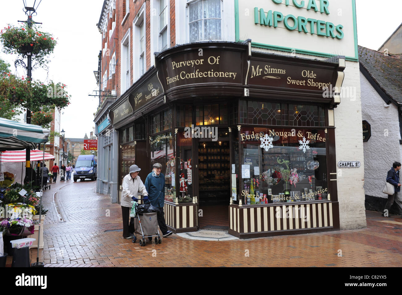 Herr Simms Olde Sweet Shoppe am Marktplatz in Rugby in Warwickshire England Uk Stockfoto