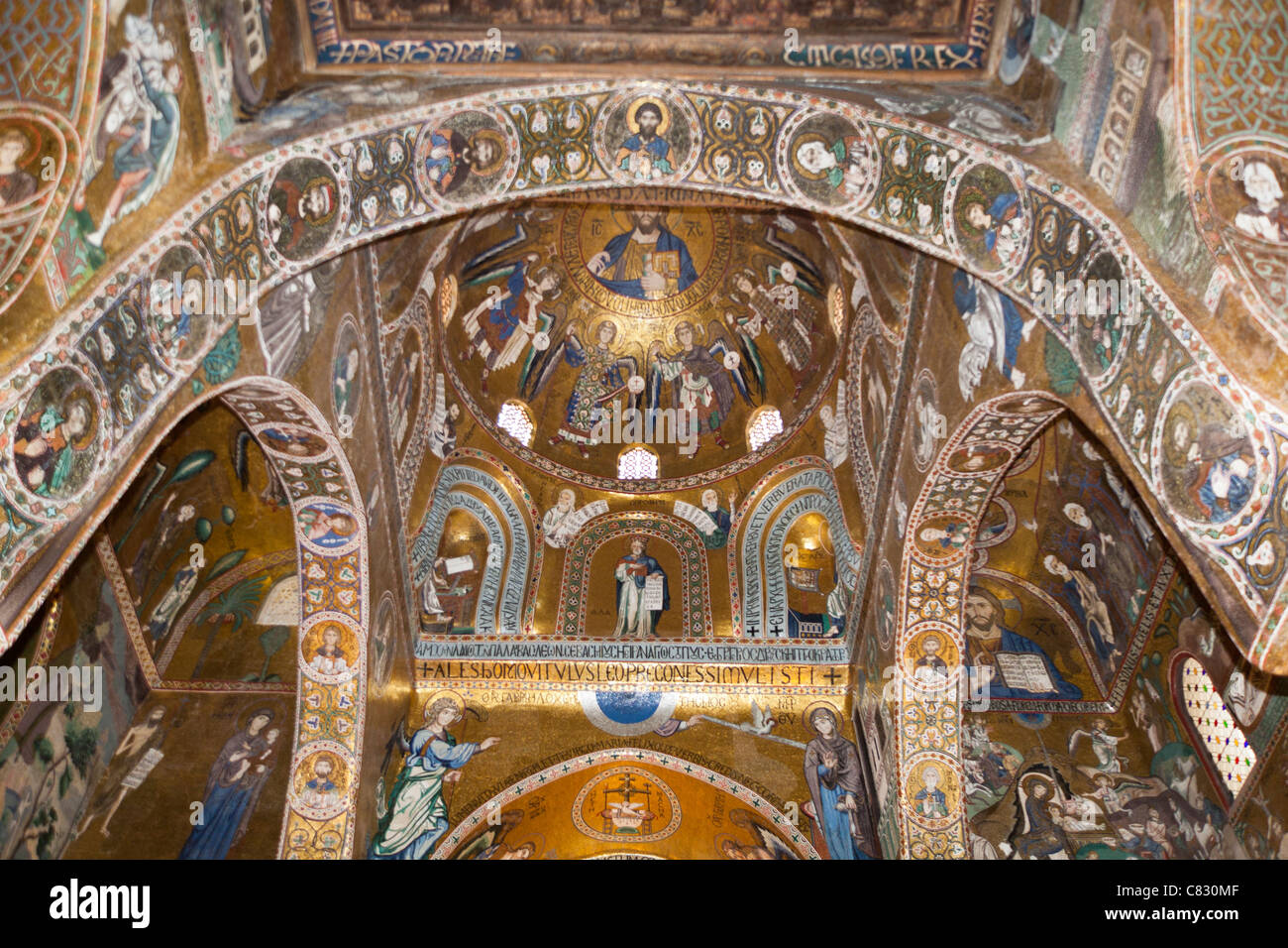 Mosaik auf der Decke und den Wänden, Cappella Palatina, Palazzo dei Normanni, Palermo, Sizilien, Italien Stockfoto