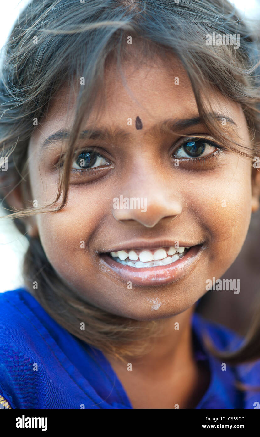 Glückliche junge indische Bauerndorf Mädchen Tiefenschärfe. Andhra Pradesh, Indien Stockfoto