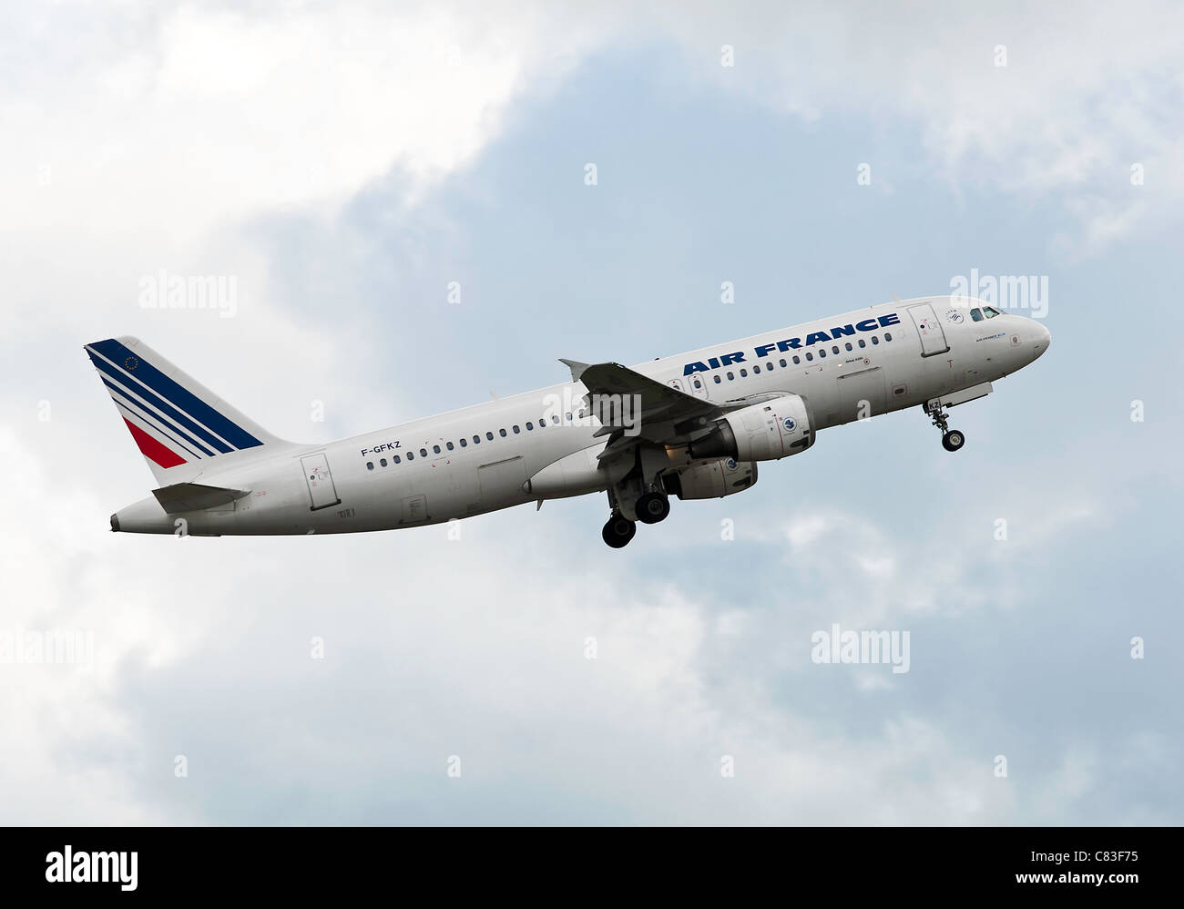 Air France Airbus A320-211-Verkehrsflugzeug F-GFKZ dem Start vom internationalen Flughafen Manchester England Vereinigtes Königreich UK Stockfoto