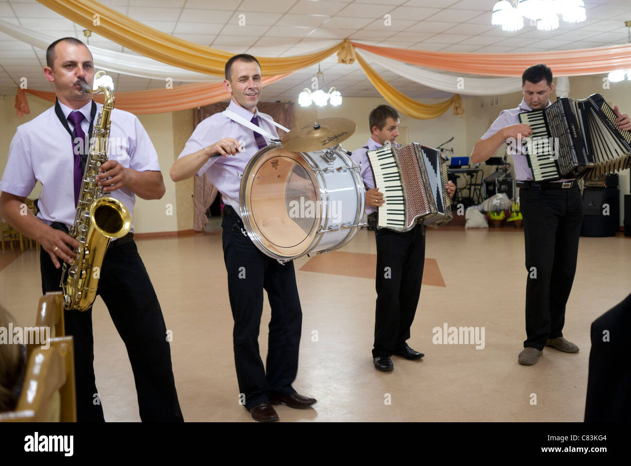 Traditionelle Hochzeitszeremonie und Party in Polen Stockfoto